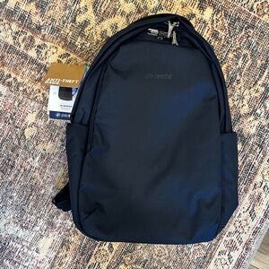 Pacsafe V 16L All-around anti-theft backpack